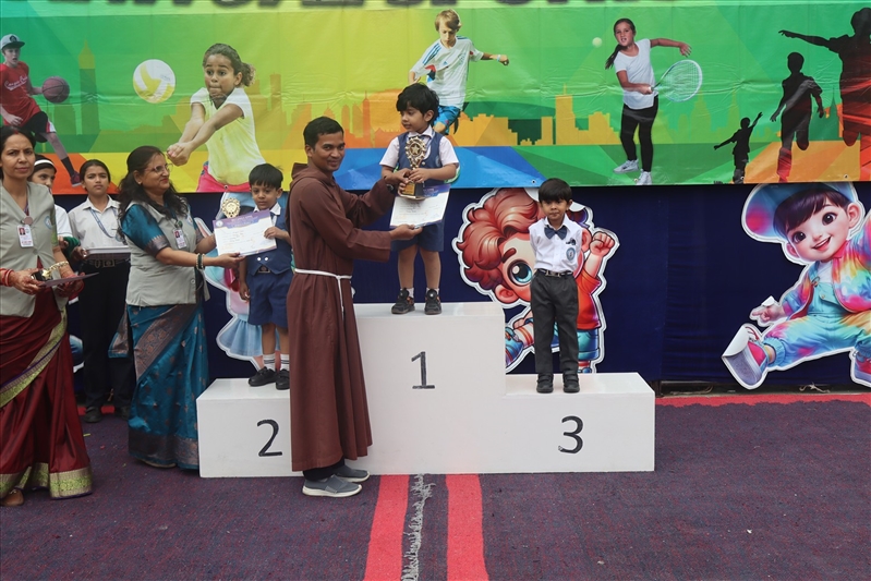 AWARD CEREMONY OF FANCY DRESS & SOLO DANCE(CLASS PRE-PRIMARY)